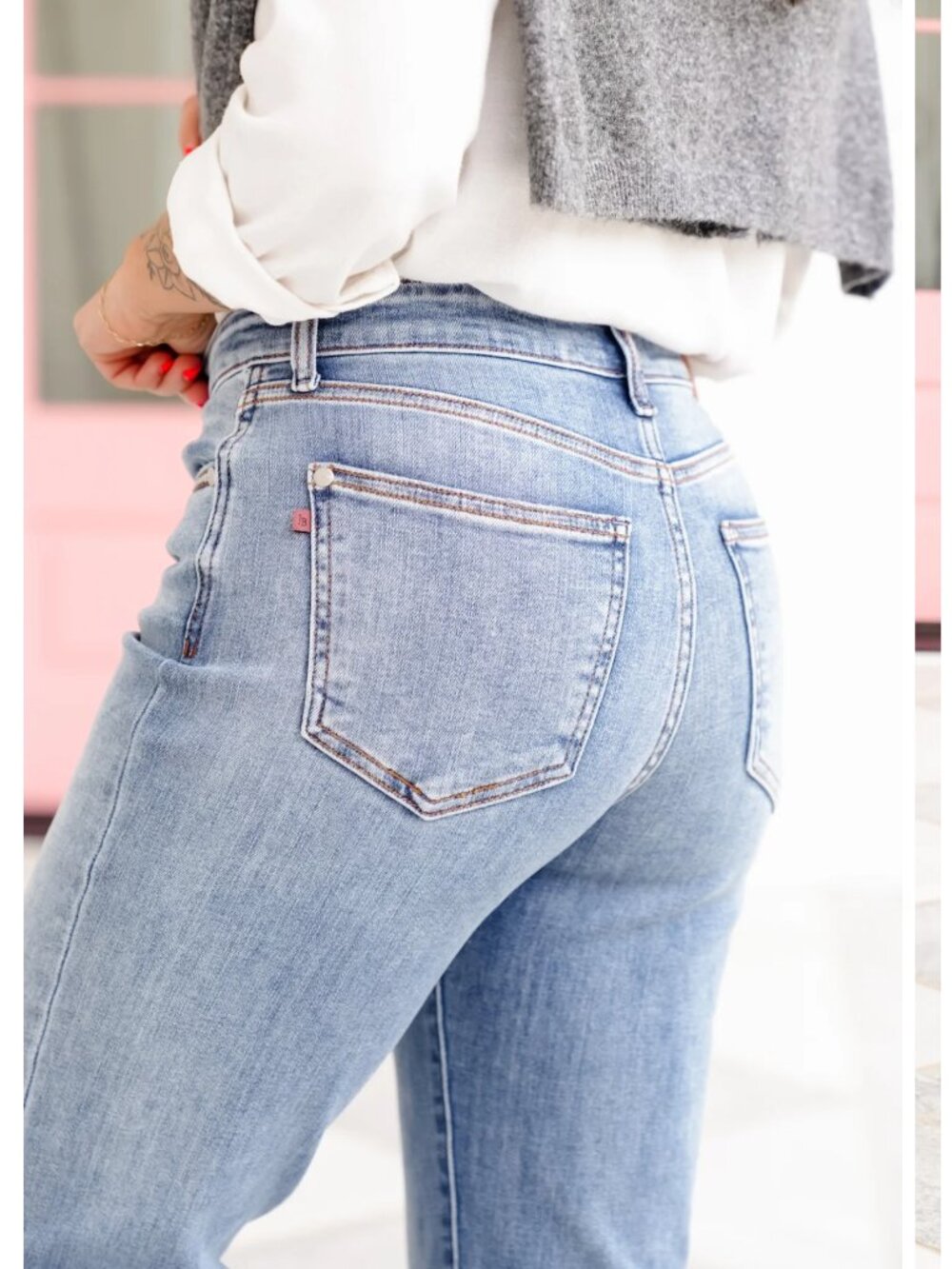 JUDY BLUE Women's EUC Boyfriend Fit Mid Rise Ankle Jeans | Size 30 - Picture 5 of 13